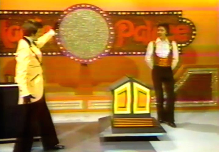 sharingwonder's tweet photo. Did you see? We have a new clip on #magicpalace #DaleHarney presenting the #DollHouseIllusion WATCH: https://t.co/n8VEWrPvD1 https://t.co/biOipCERAg