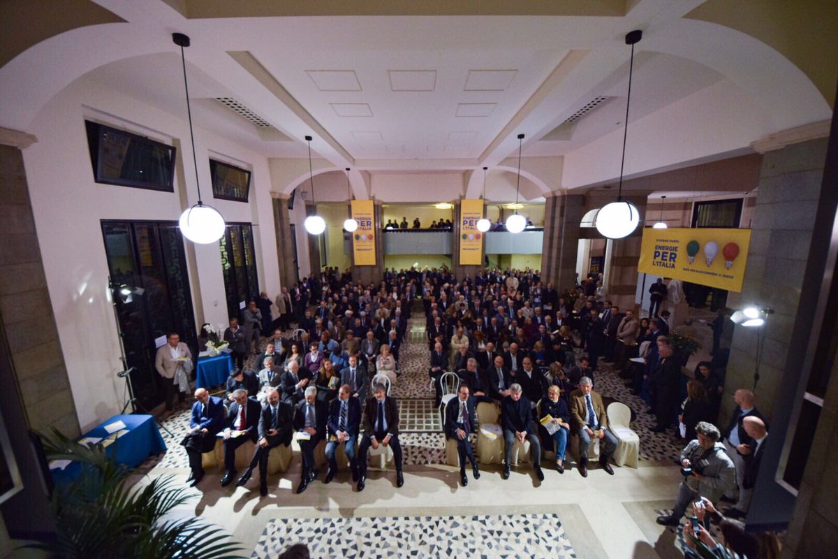 s_parisi's tweet photo. Grazie #Brescia per la magnifica accoglienza! #Megawatt https://t.co/Omu7AzbZmj