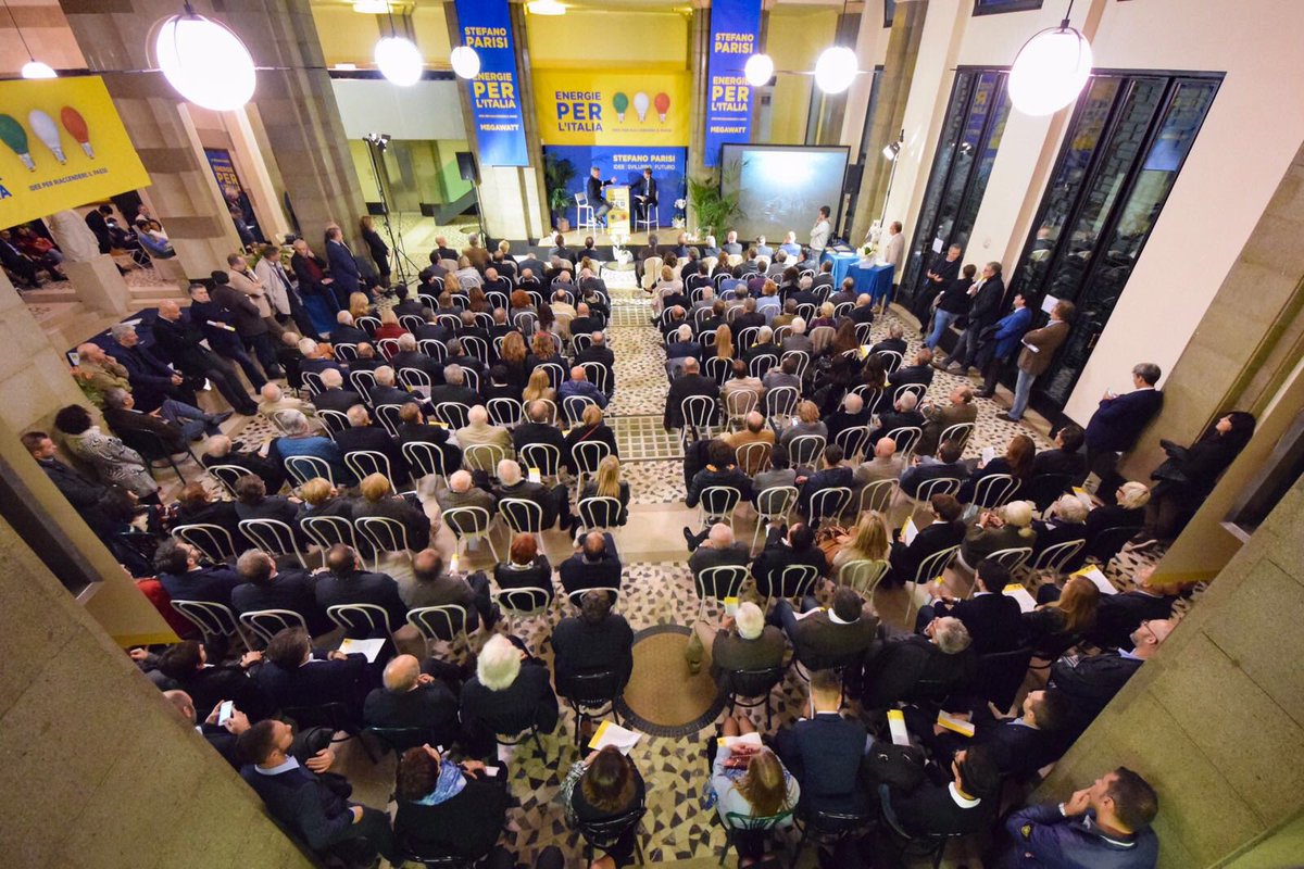 s_parisi's tweet photo. Grazie #Brescia per la magnifica accoglienza! #Megawatt https://t.co/Omu7AzbZmj