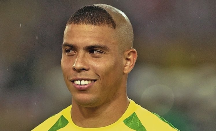 PFut10's tweet image. J'pose le sondage la par rapport à la derniere video, RONALDO #RT ou ou #Like Si SUAREZ le surpassera un jour?! #ClashezMemepasLaCoupe