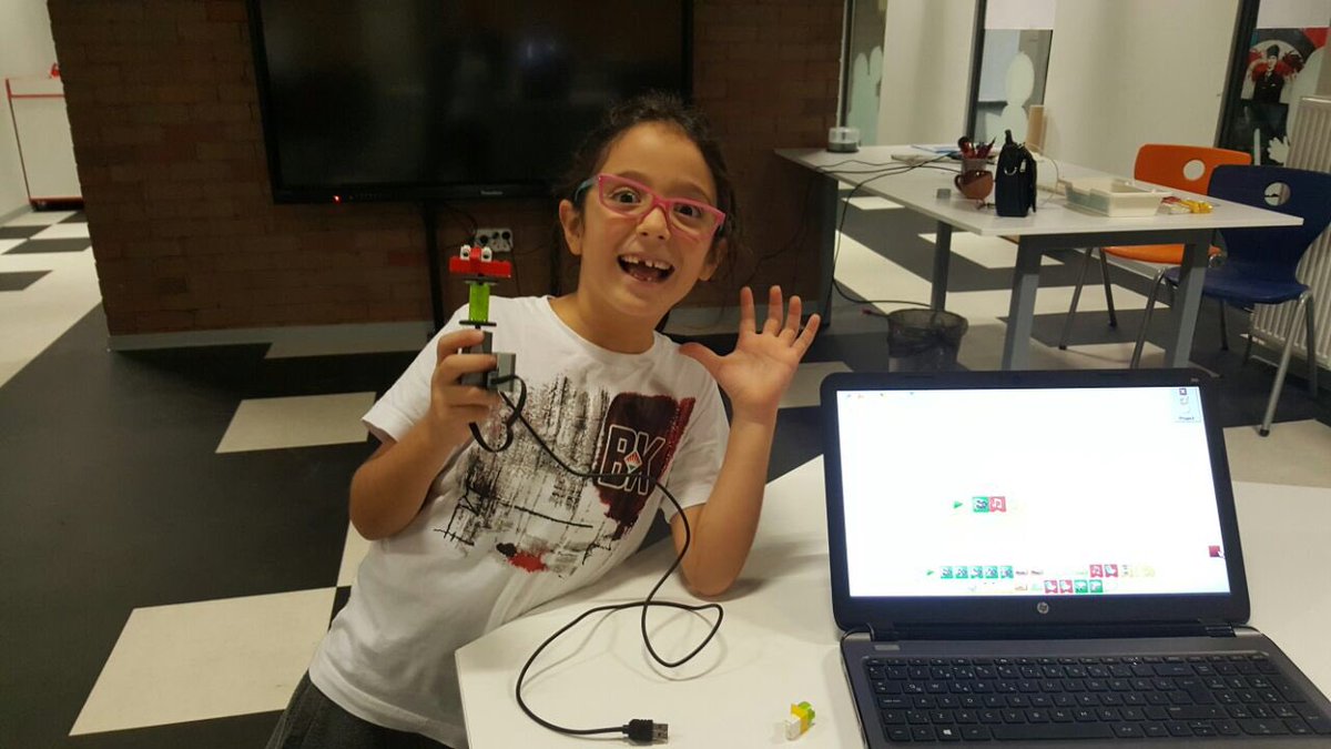 BahcesehirOrdu's tweet image. Avrupa Kodlama Haftası Robotik ve Kodlama dersinde 2/A sınıfı.#codeweekeu #europecodeweek #kodlamasaati #hourofcode #codeEU