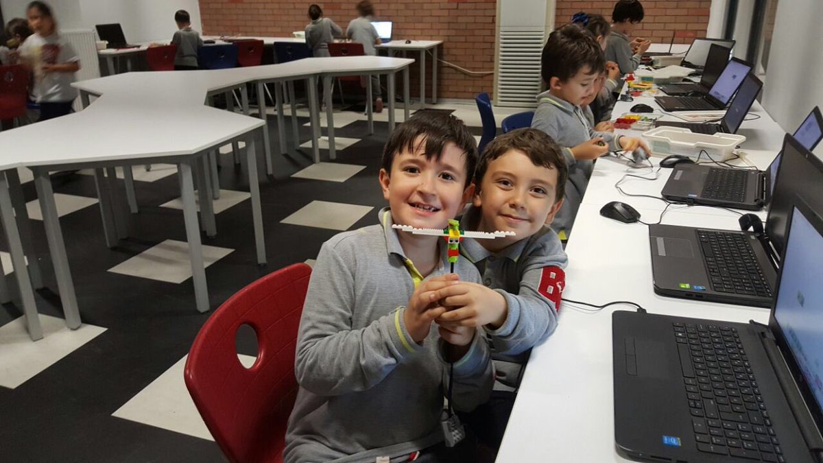 BahcesehirOrdu's tweet image. Avrupa Kodlama Haftası Robotik ve Kodlama dersinde 2/A sınıfı.#codeweekeu #europecodeweek #kodlamasaati #hourofcode #codeEU