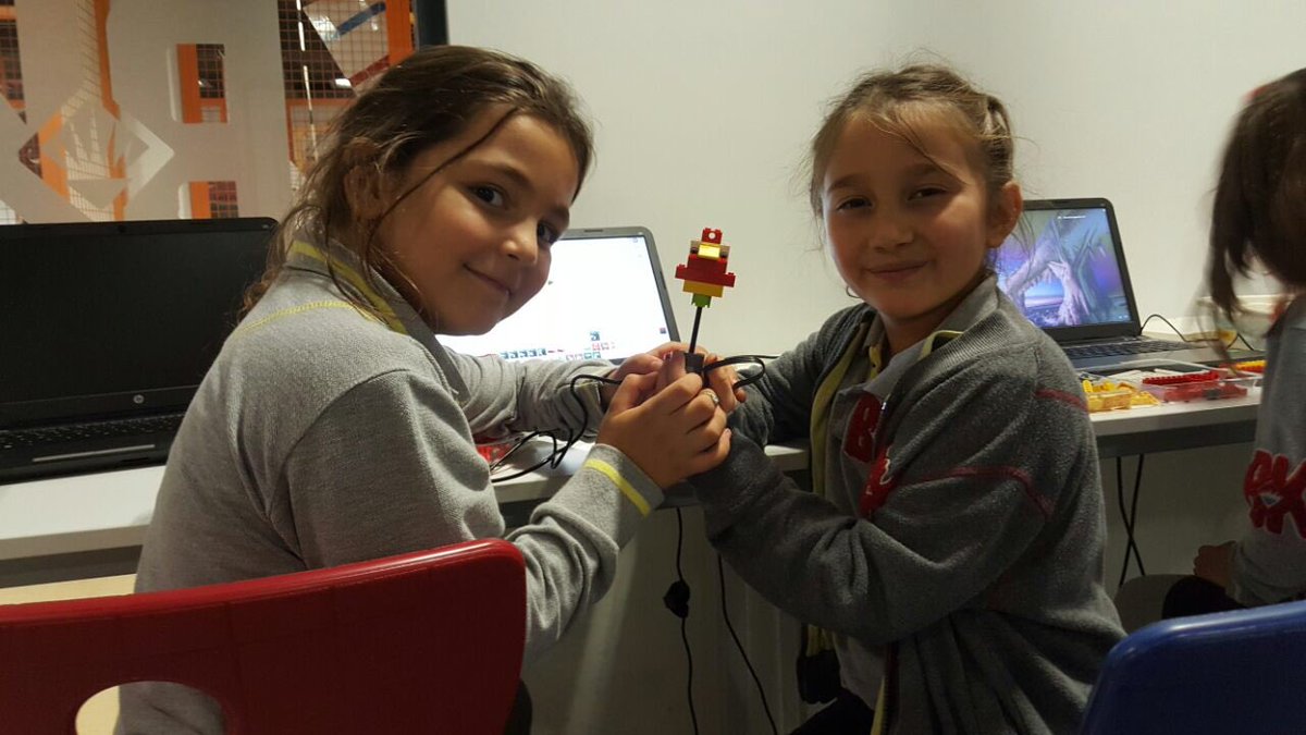 BahcesehirOrdu's tweet image. Avrupa Kodlama Haftası Robotik ve Kodlama dersinde 2/A sınıfı.#codeweekeu #europecodeweek #kodlamasaati #hourofcode #codeEU