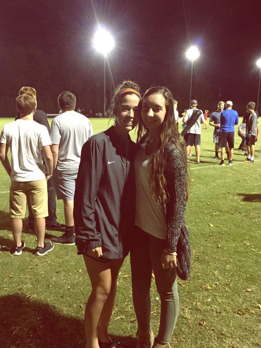 belle_trentham's tweet photo. perfect night for some WINNING!!⚽️⚽️ #letthegoonsbegoons https://t.co/KIDWsXePjF