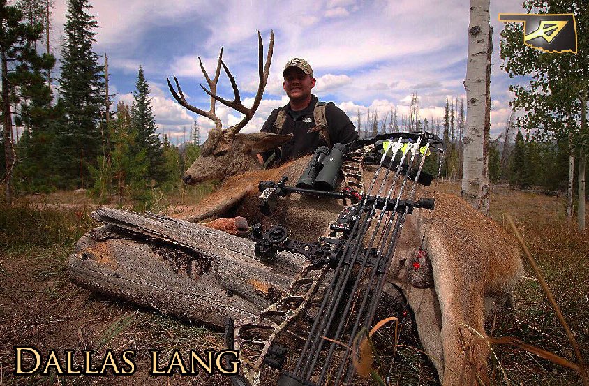 TheOKBowhunter's tweet photo. Congratulations Dallas Lang! What a great Muley! #OklahomaBowhunter #TaggedOutTuesday #MuleyDown #Archery https://t.co/Rh3YrVd5FW