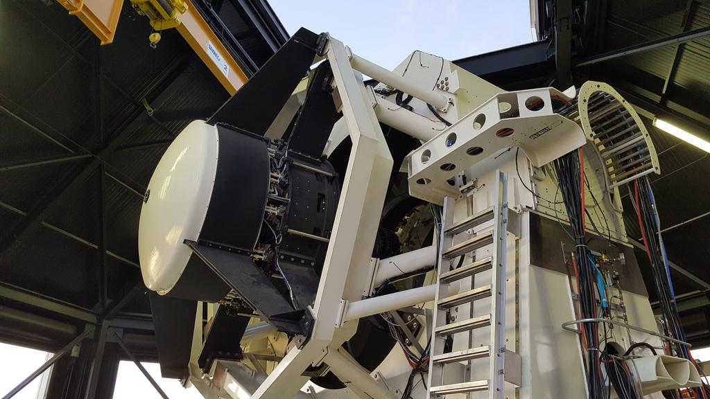 Astro_Pam's tweet photo. My inner astronomy grad student is in awe of this amazing telescope! @darpa #darpaSST Congrats @AFSpace https://t.co/jJH83PCfYD