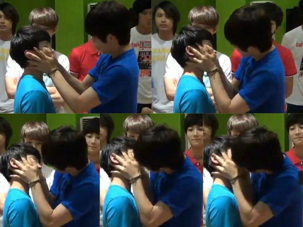 ohmyjihoons's tweet photo. "Woozi doesn't like skinship" #simplythree #jicheol https://t.co/ZaTeAw0AYj