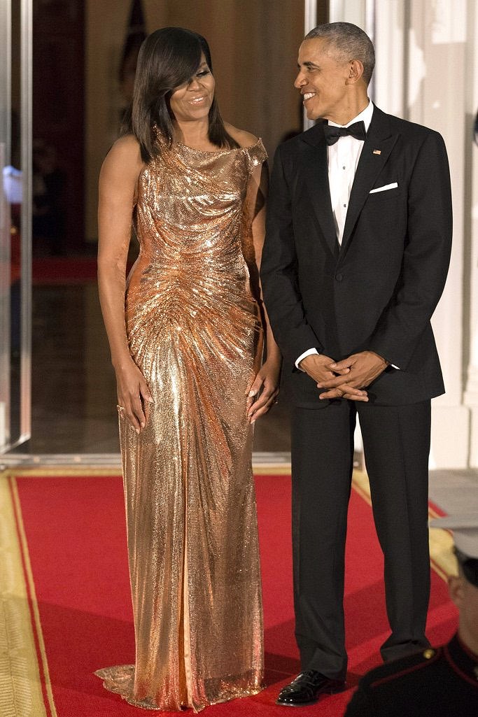 BlackGirlsWinni's tweet photo. Their first state dinner vs their final state dinner. He still looks at her the same 😍😍😍 https://t.co/MDHmnvnoBq