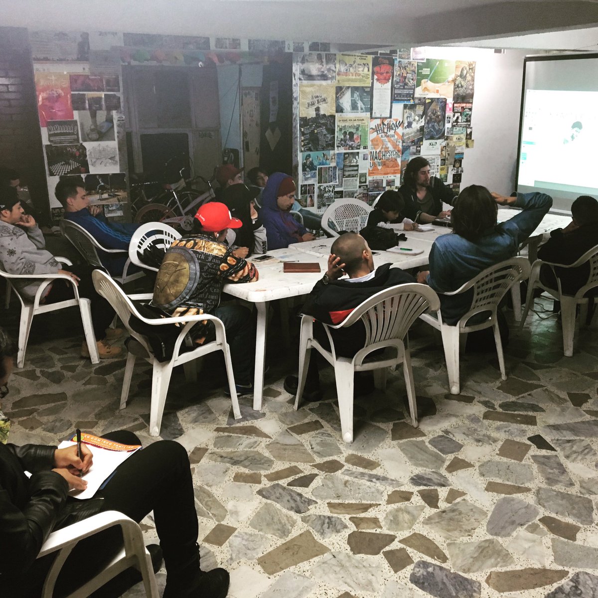 PachecoTHC's tweet photo. Continuamos trabajando por el conocimiento, vamos más allá de las tarimas, THCF 24/7 taller de Maping https://t.co/5Ux0D9qifM