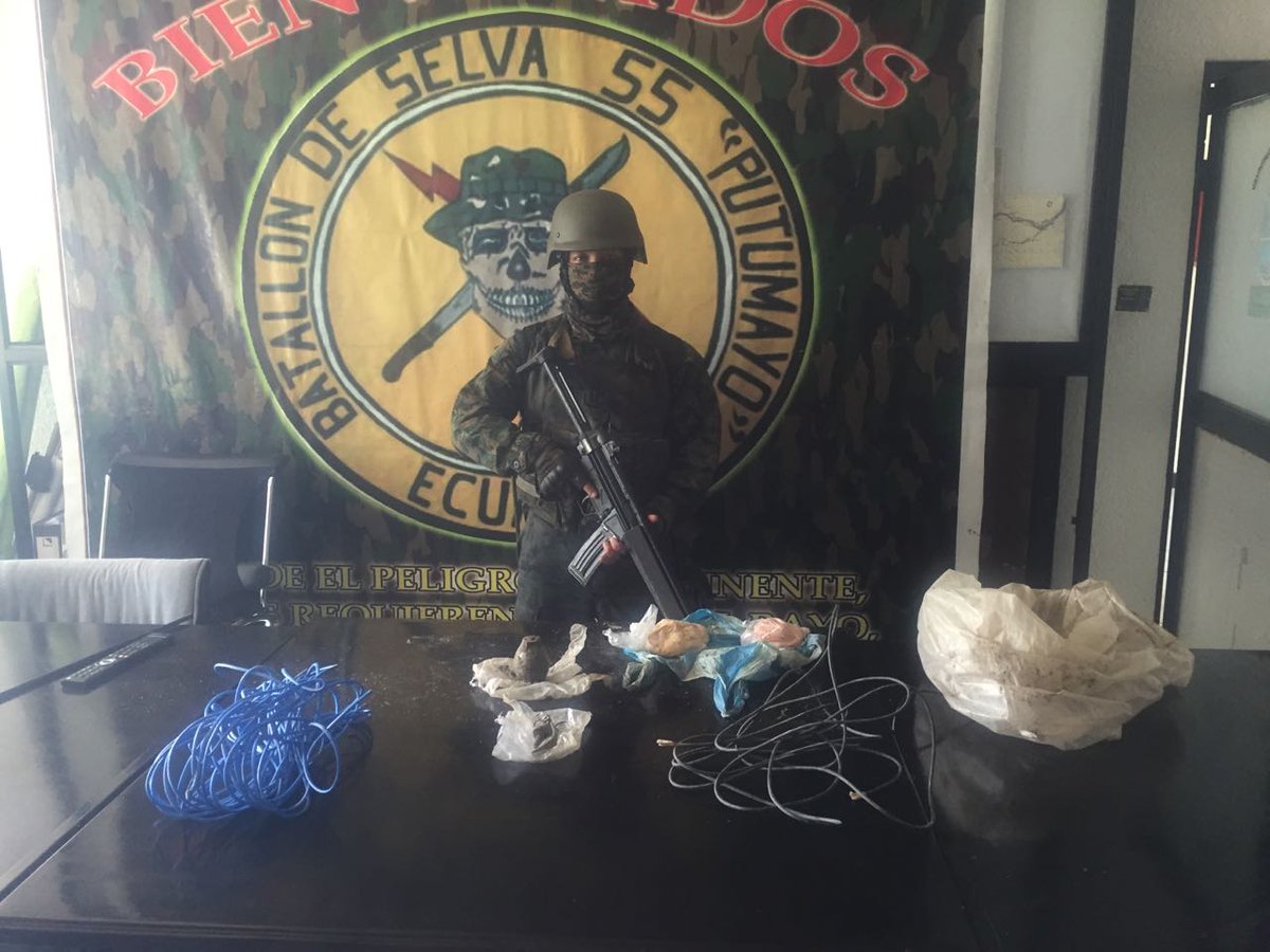 EjercitoECU's tweet photo. @EjercitoECU Batallón Selva "Putumayo" ejecutó reconocimiento sector RÍO #Piñuña-#Monteca efectuó hallazgo material explosivo #FFAAContigo https://t.co/JZ6u8jqHN4