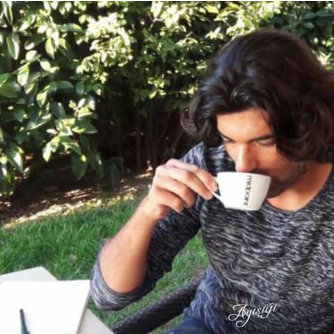 ElianaA44908155's tweet photo. Because we love you unconditionally #EnginAkyürek EnginAkyurek Ailesiyiz https://t.co/egFj2sAvfS