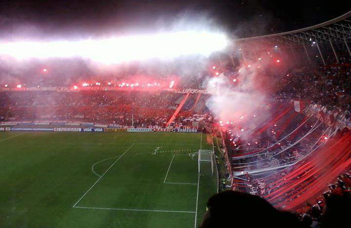 hectorsayas3's tweet photo. Ese cilindro lo llena #Independiente 🎶 https://t.co/cgKSAunNVD