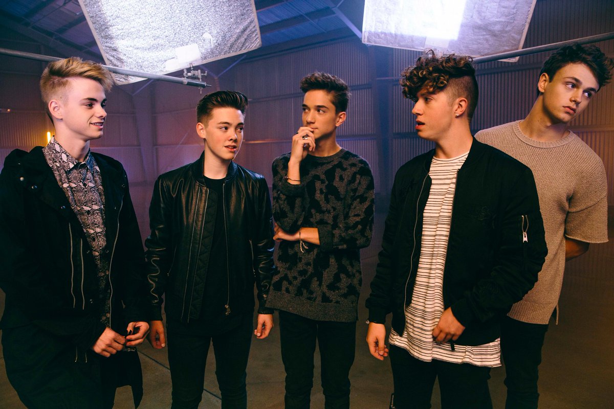 whydontwemusic's tweet photo. whenever I call you’re my lifeline 📲 https://t.co/pPotr3JYAG
