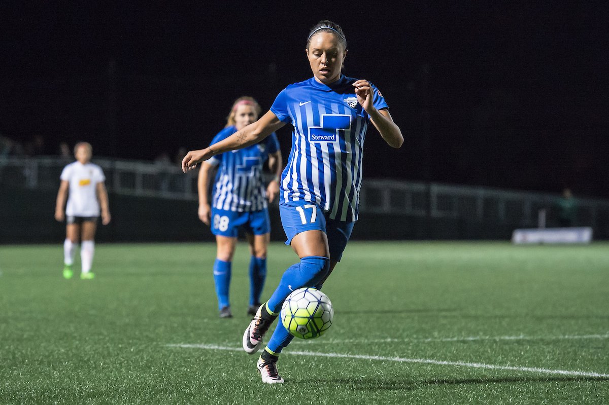 BostonBreakers's tweet photo. NEWS: Breakers loan Natasha Dowie and Kyah Simon
Read: https://t.co/FprJwXMk0W. https://t.co/Ur7pEni94W