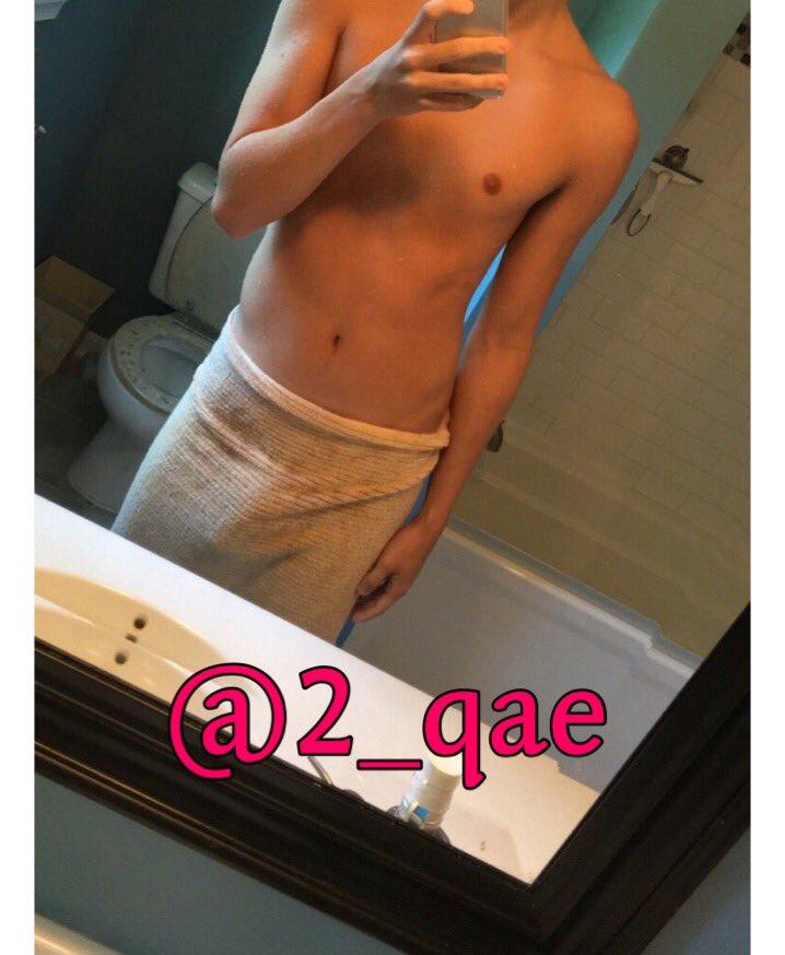 2_qae's tweet photo. قلت بصور لكم قبل اتروش 
تشوفون شي غريب ب الصوره 😋🔥
الي يبي يضمني كذا رتويت 👅😻 https://t.co/k8cWwv23kR