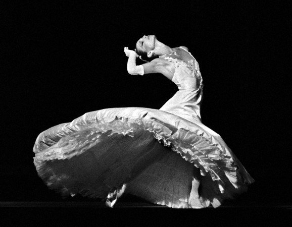 Happy #TutuTuesday! Here's former <a href="/nycballet/">nycballet</a> dancer Stephanie Saland in #Balanchine's "Vienna Waltzes" (PC: Paul Kolnik)