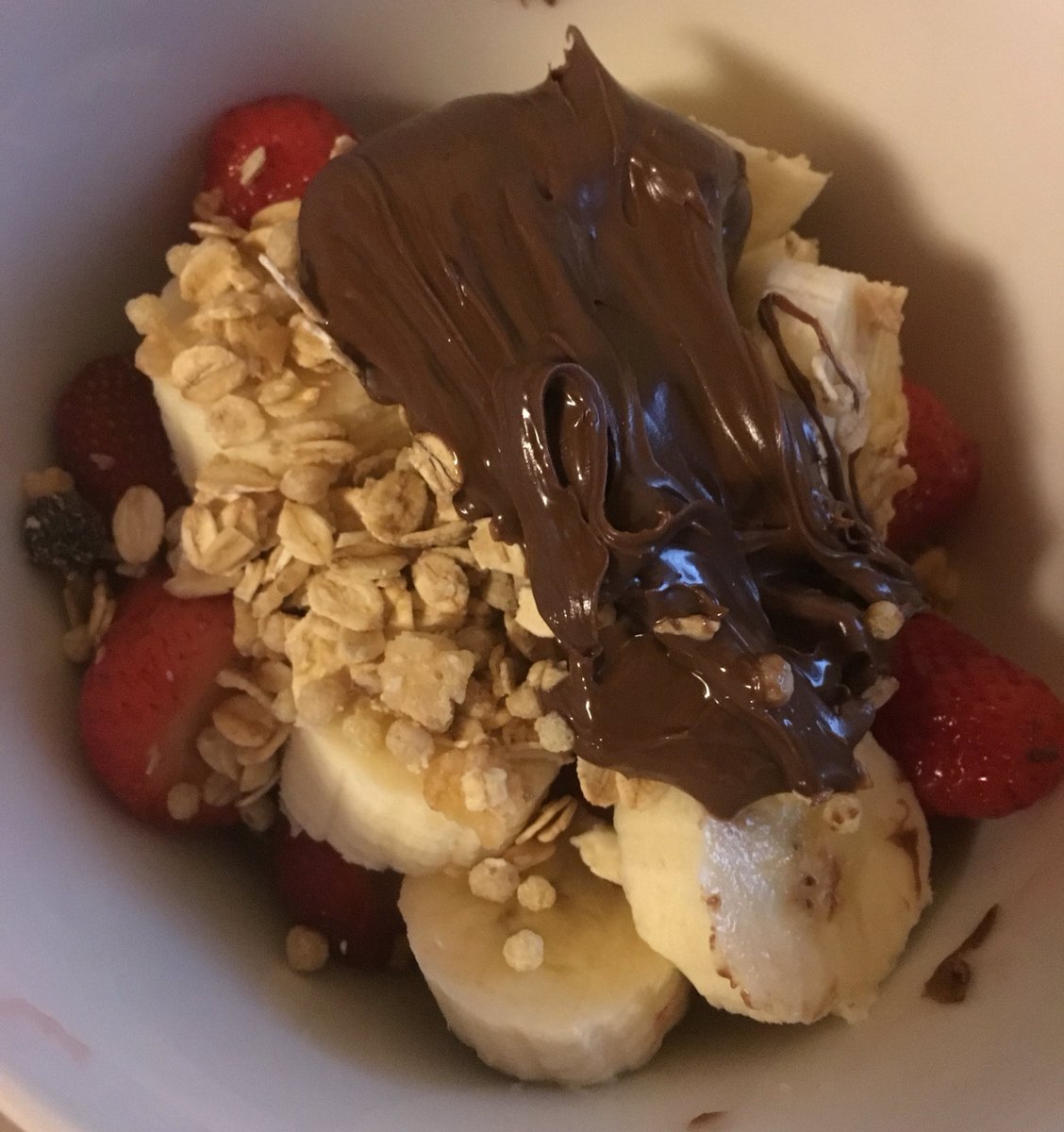 Floxie10's tweet photo. Hoy inaugure el tarro de #Nutella de 1kg que había traído de Italia en agosto. Aguanté bastante! 💪🏻 #RetomandoElVicio https://t.co/R3PaFXEE5D