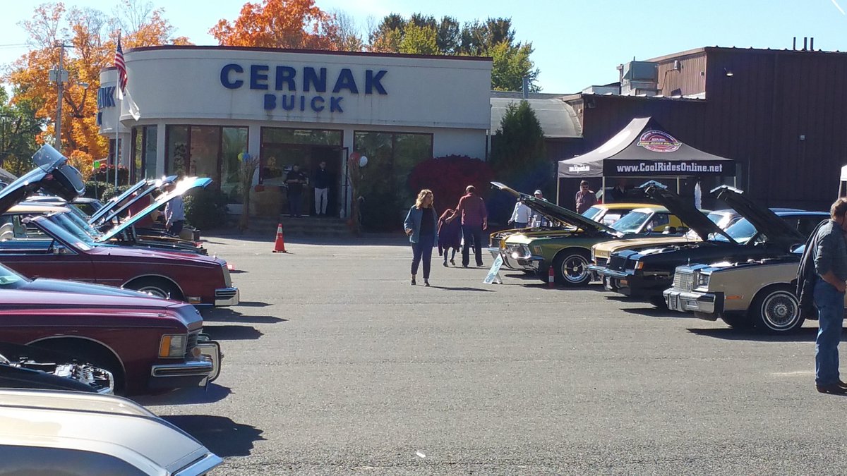 David70BuickGSX's tweet photo. #CentralNewEnglandChapter / #BuickClubOfAmerica Thanks Everyone for coming to #BuicksInTheFall @cernakbuick for #BITF2016. @CoolRidesOnline https://t.co/NBlTmsRYx6