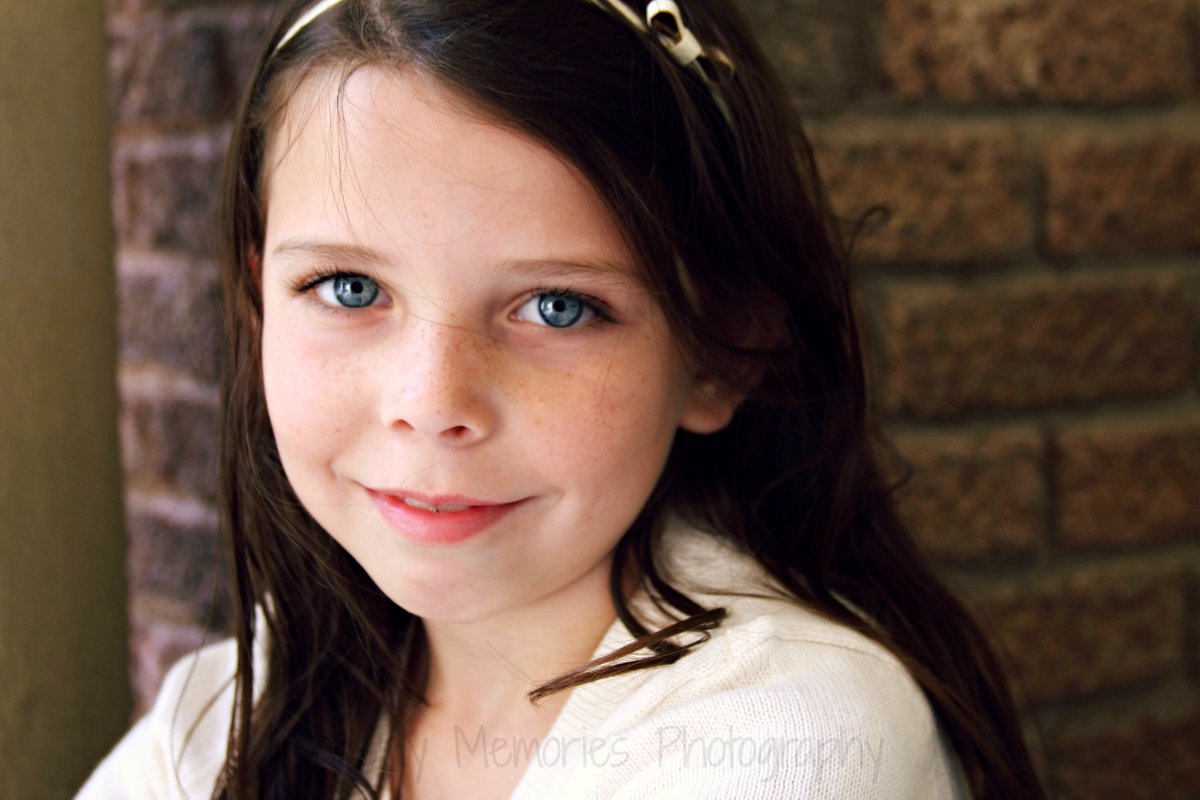 HMP_CameraGirl's tweet photo. #beautiful #insideandout #lovelyyounglady #lovethisfamily https://t.co/QxIj5EeUHp
