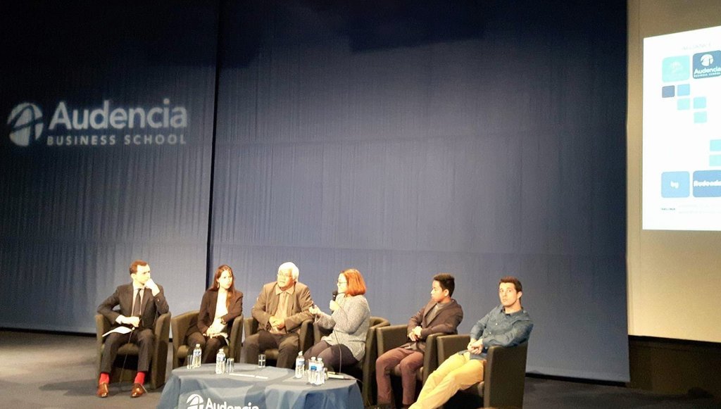 "Poor people are not an object for charity" Inspiring moment at <a href="/audencia/">Audencia</a> w/ <a href="/tonymeloto/">Tony Meloto</a> &amp; <a href="/GawadKalingaHQ/">Gawad Kalinga</a> team abt social entrepreneurship