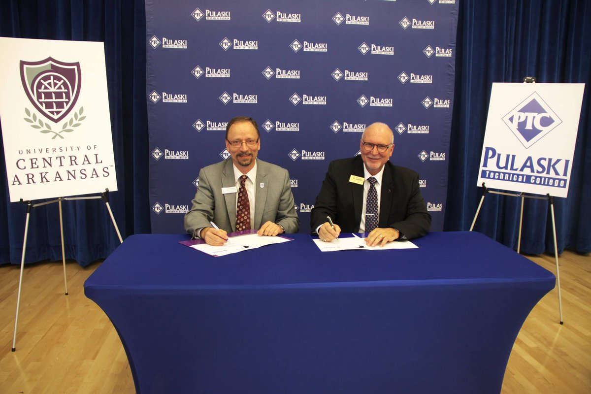 pulaskitech's tweet image. Pulaski Tech and @ucabears sign a 2+2 theater transfer agreement for theater program this afternoon. #pulaskitech #uca #theater