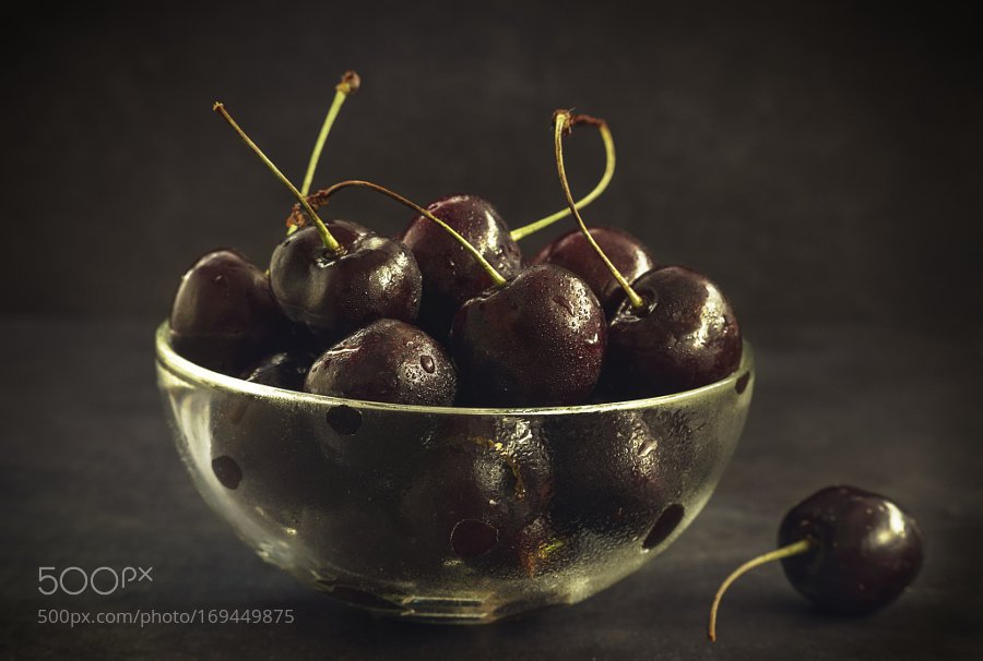 SeattleiteGuide's tweet photo. Ripe cherry berries in rustic style by ekaterinasidonskaya https://t.co/qaeQQp0Pv3 #seattle https://t.co/6CaYT9WHeR