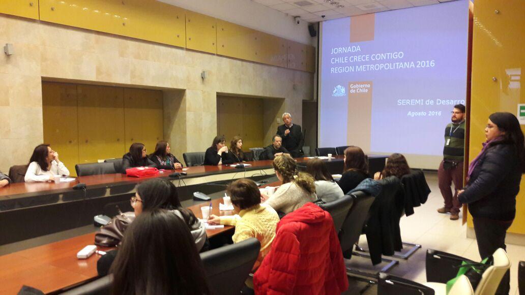 DelegacionStgo's tweet photo. Municipales y servicios públicos capacitándose sobre  #ReinserciónEscolar #ChileCreceContigo #AquiPresente https://t.co/QvUDkSjQOX
