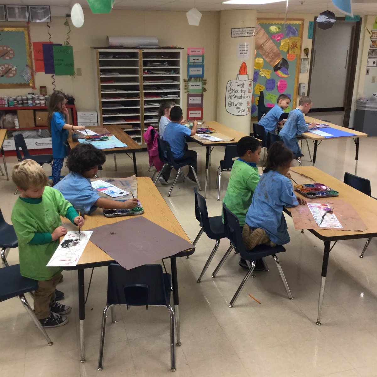 KTennesen's tweet photo. Kindergartens painting masterpieces! @MrsFelkinsClass @SycamoreHills1 https://t.co/hMmZc8jQgb