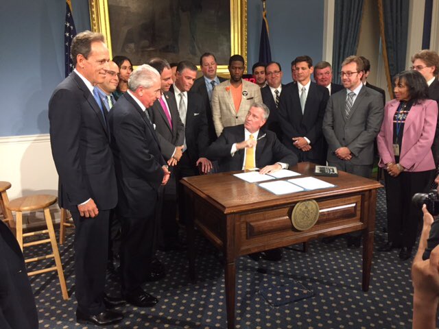 CleanFuelsAA's tweet photo. Congrats to NYC for their move to clean heating with the bill signing today! All heating oil to B20 #biodiesel by 2034. https://t.co/6JHAdqe9in