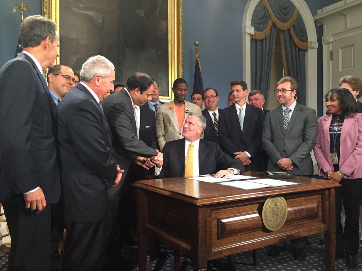 Hedderich's tweet photo. Mayor De Blasio signing into law legislation moving the city of New York to higher blends of #biodiesel in heating oil https://t.co/s8qU7dWgnR