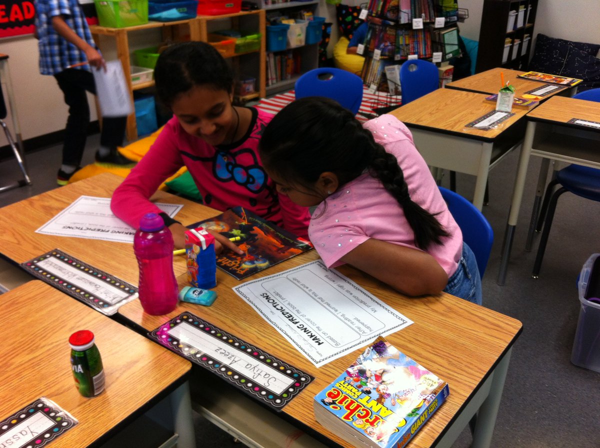 MsBarringtonCG's tweet photo. Using Halloween picture books to practice making predictions @ChristinaGFMPSD @FMPSD #greatreaders #makepredictions #useyourschema https://t.co/hoOGxPbnOm