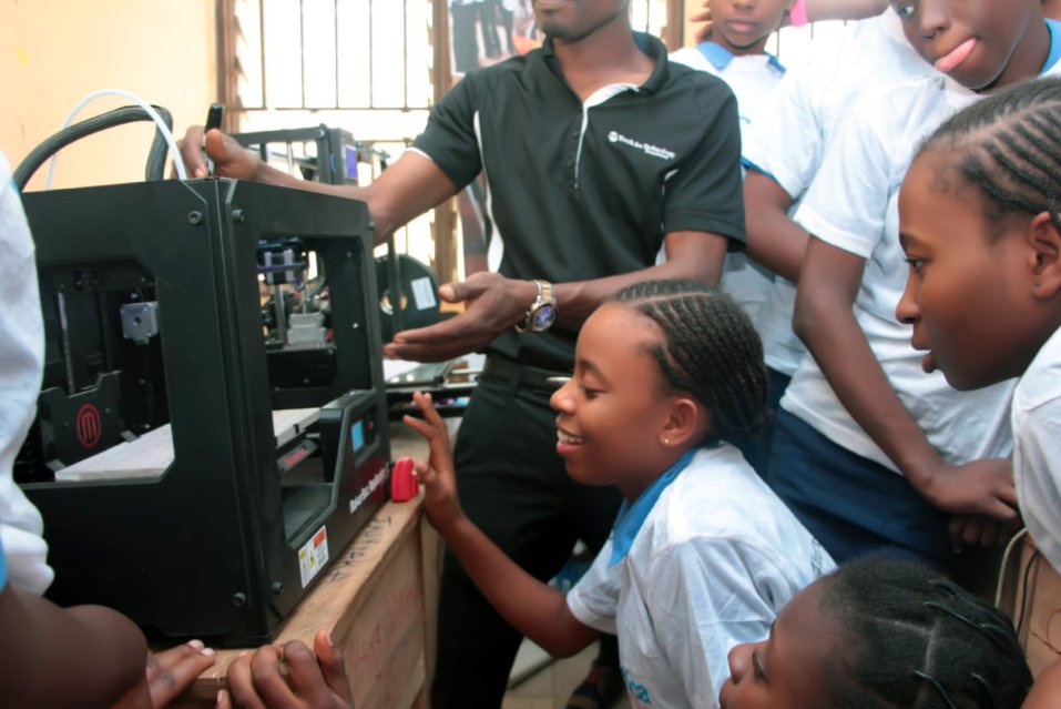 WITWomen's tweet image. .@YouthForTech, an international nonprofit, announces plans to teach 6,000 Nigerian girls #tech skills in 2017 ow.ly/zG2q304T3kb #STEM