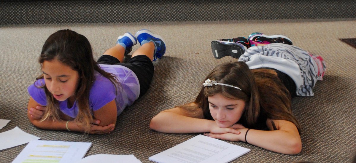 FirstLightTheat's tweet image. Some of the kids at a script read-through of Alice in Wonderland! 
#Guelphkids #Guelphtheatre #childrenstheatre