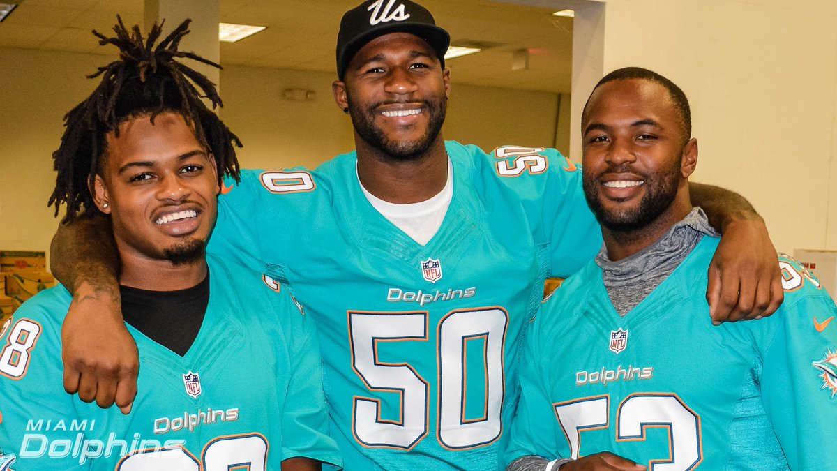 Bobby McCain, @BranchNout90 & @jelanijenkins3 joined @DoGoodLiveWell at @FeedingSFL to help #SackHunger https://t.co/uxBK0rmI6G