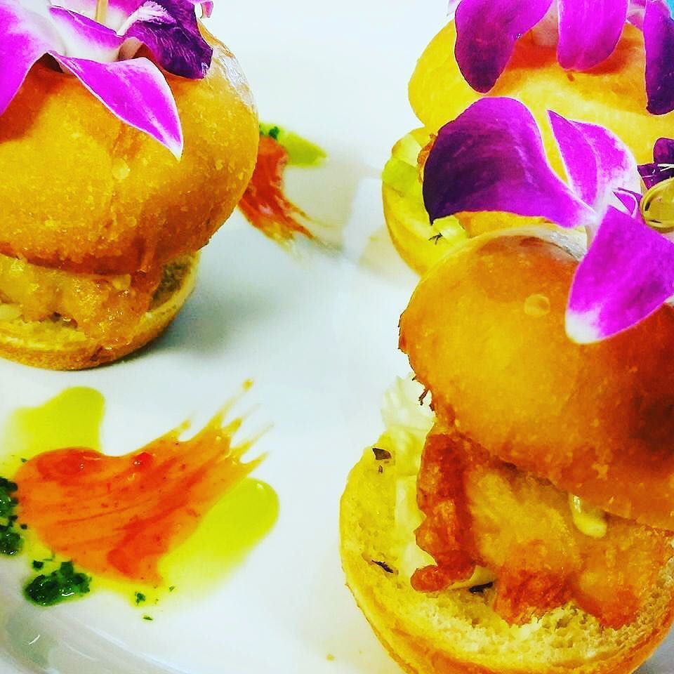 stanmartone's tweet photo. Atlantic Cod Sliders #foodporn #delish #food #niantic #italianfood #eastlyme #foodie #orch… https://t.co/4OzCUIwZMS https://t.co/jF351WEVNi