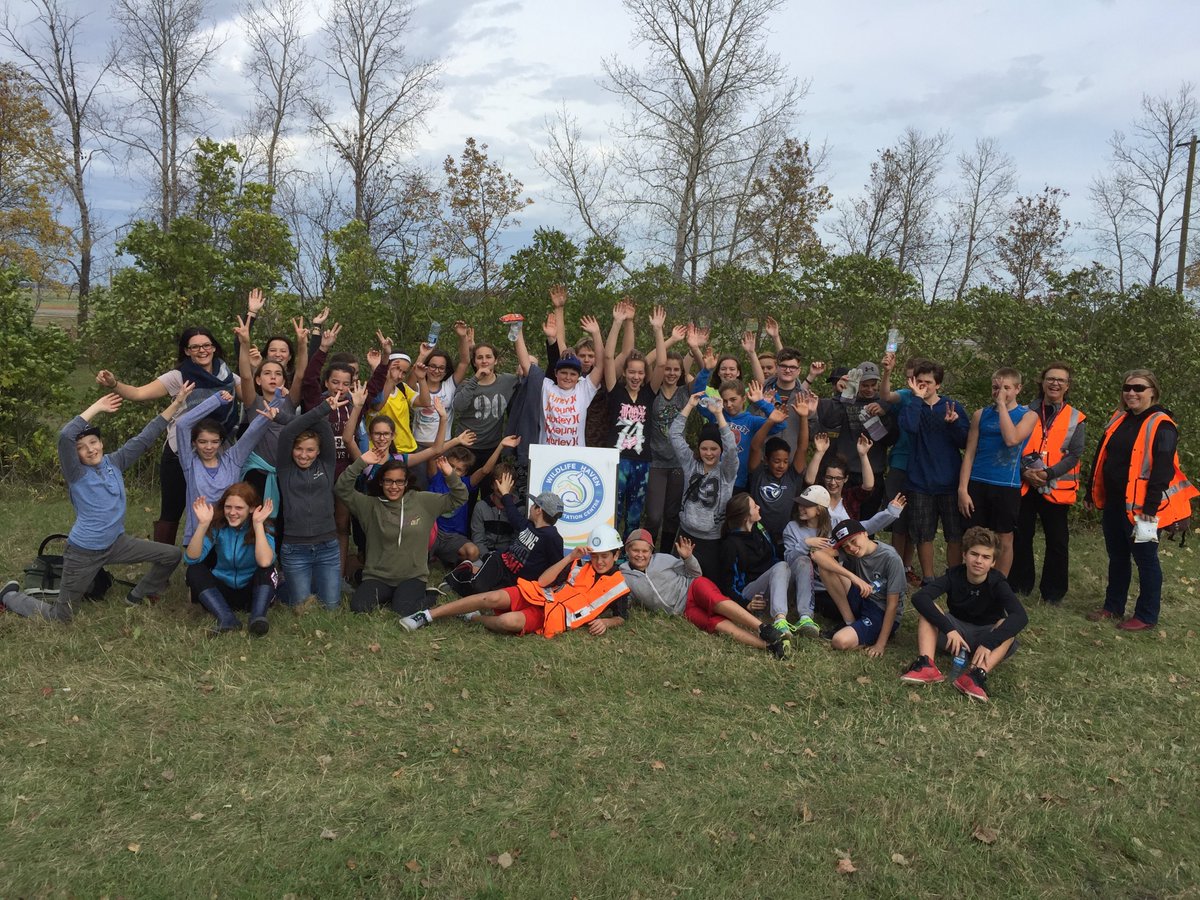WildlifeHaven's tweet image. Thanks to @ECRGR students who volunteered to plant 185 trees and load up 10 loads of tree trimmings at the future site of our permanent home