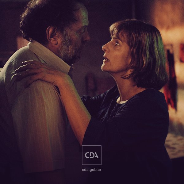 Año 2001, plena crisis. El Chino (Luis Luque) encuentra la manera de hacerle frente.
#Cartoneros ►ow.ly/oMJ1305ckK8