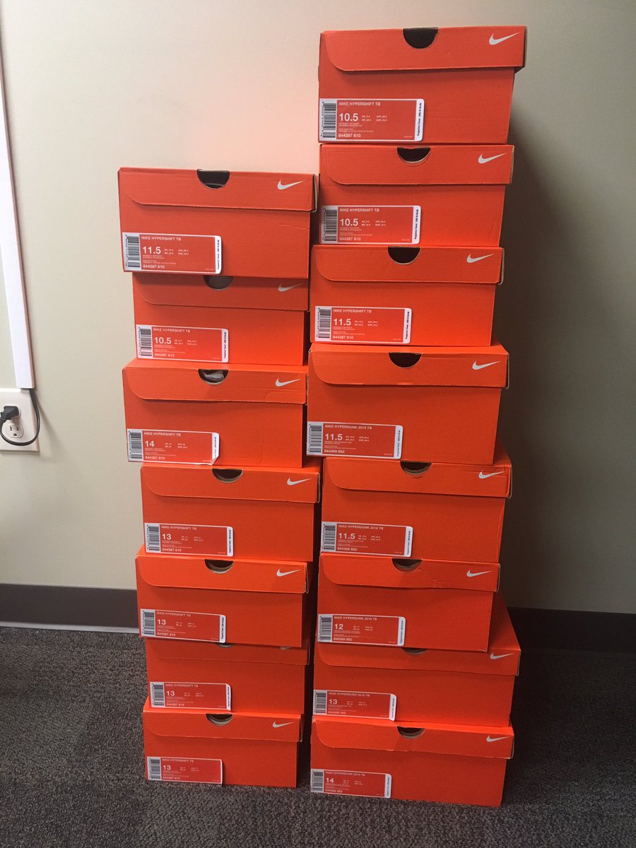 LBC_Hoops's tweet photo. Team shoes are in! #Hyperdunk #Hypershift https://t.co/7nNrSAWyxI