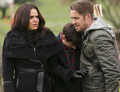 oncersask's tweet photo. rt if you miss outlaw queen 😭❤ https://t.co/UMENgRU8h6