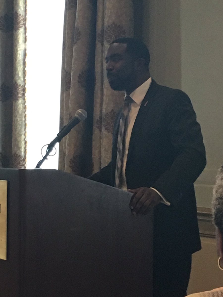 SissonBill's tweet photo. Thank you, Nika White a G'ville Chamber for words of wisdom related to Diversity and Inclusion!  @MobileChamber #le2016 https://t.co/rfxzpb1YJr