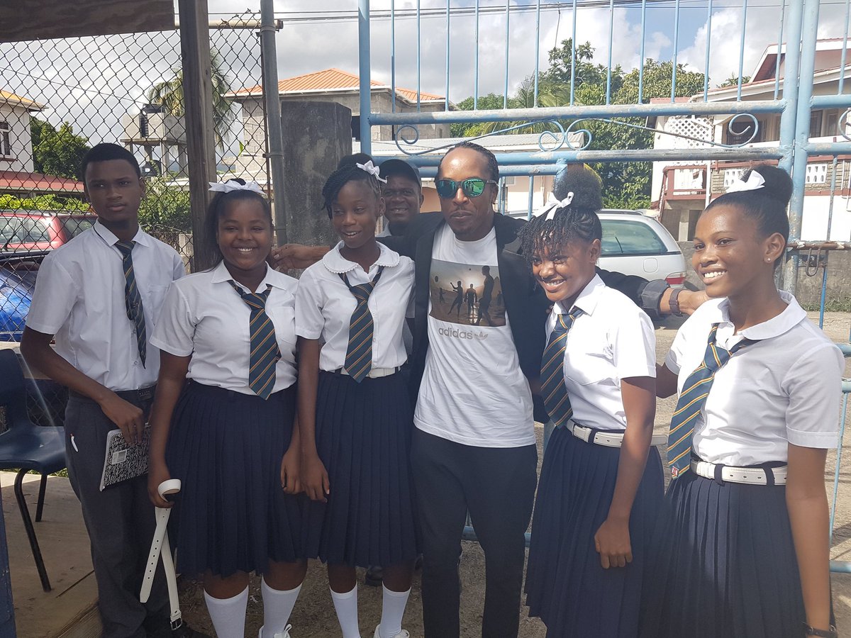 mbascombe's tweet photo. #Bahamas Chris Brown greeted by school students at a Secondary School in #Grenada on Tuesday @Da_RunnerBrown https://t.co/Aw5ymZxGdr