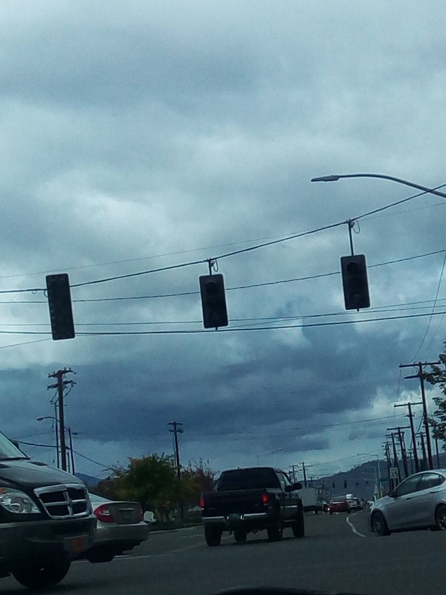 laymenjay's tweet photo. Traffic lights are out, and everyone is driving like shit https://t.co/rg8mn7FcZQ