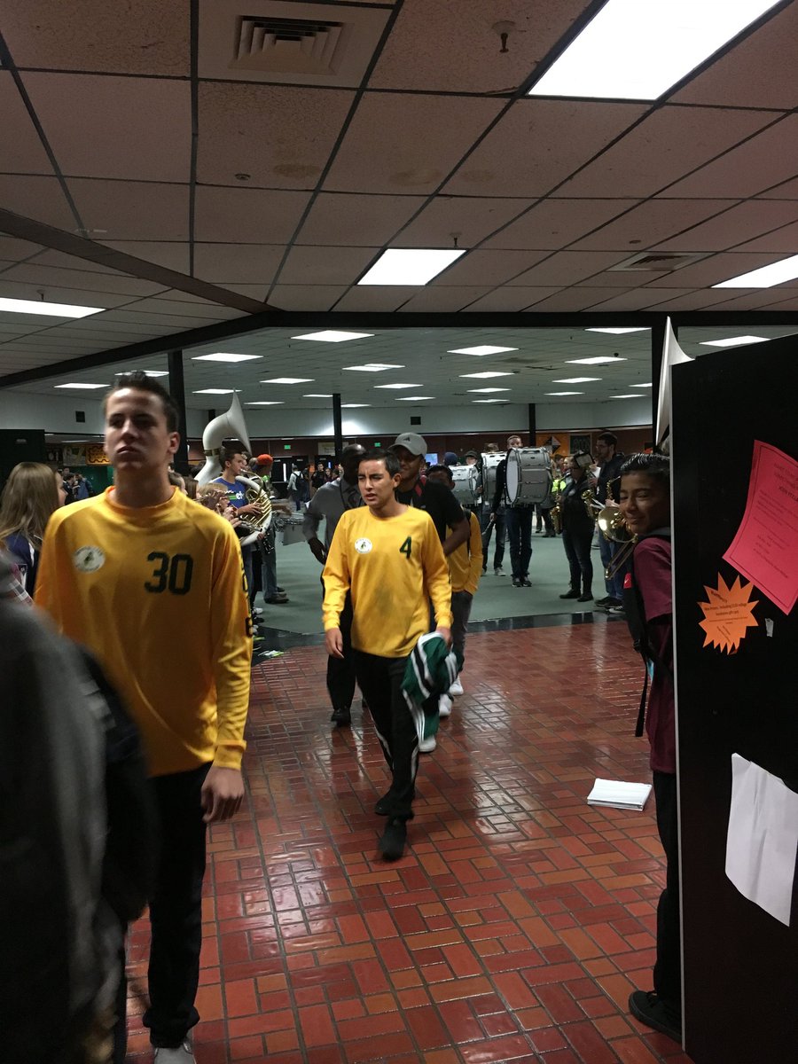 beesAD1's tweet photo. Bonneville send off for boys soccer team to state. @Bonnevillebees @BeesAdmin #BHS https://t.co/YflXkMfdQN