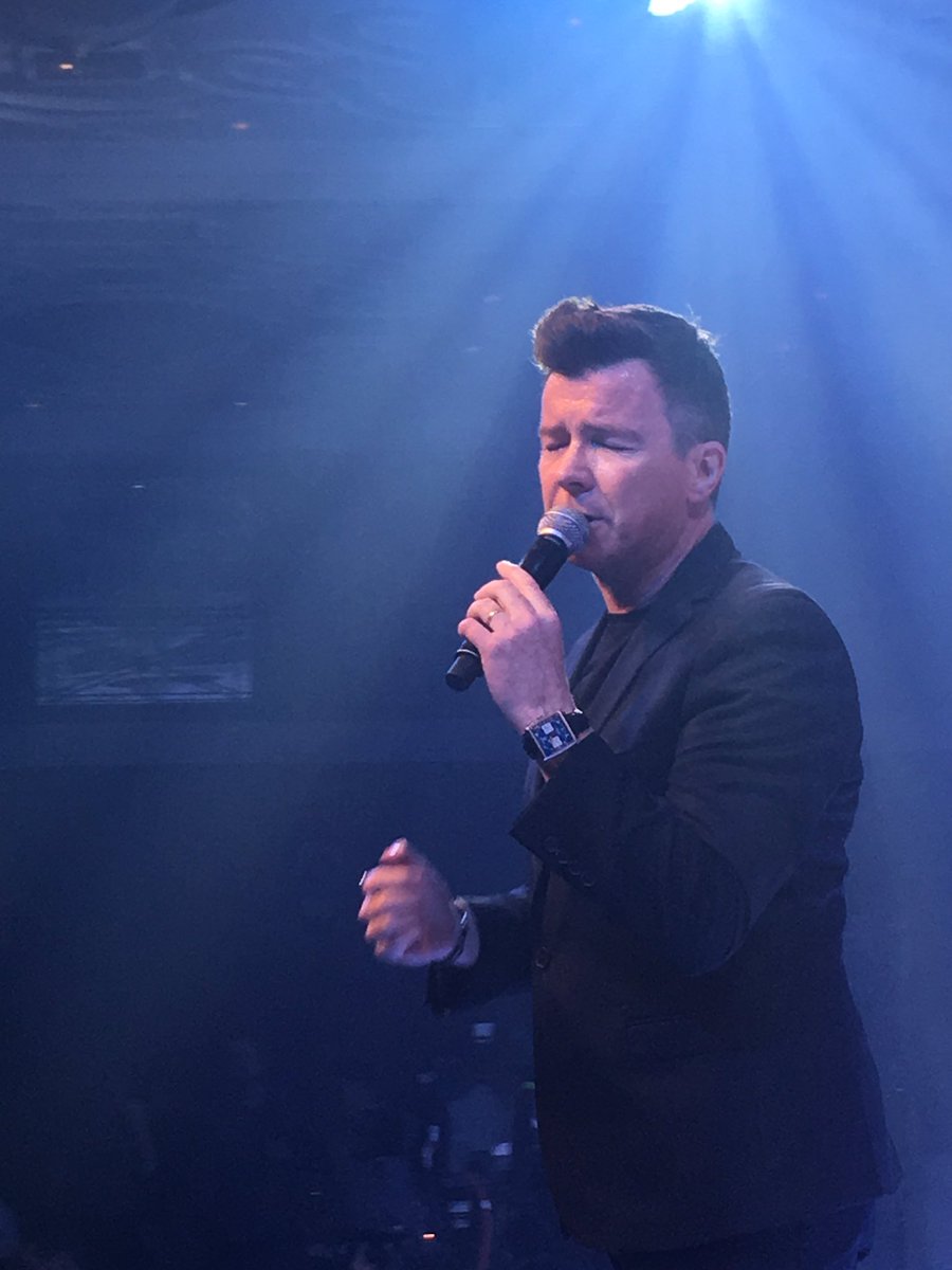 jugz369's tweet photo. Great perform by @rickastley another great album to tell my customer about 😊 @Tesco https://t.co/zfQ8S9og95