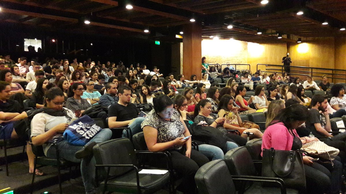 versatilrp's tweet photo. Plateia cheia no #FecapCases.
Perguntado sobre publicidade ser reconhecida internacionalmente, Moa diz  que devemos valorizar.
#VRPnaFecap https://t.co/yXERqNw7Qj