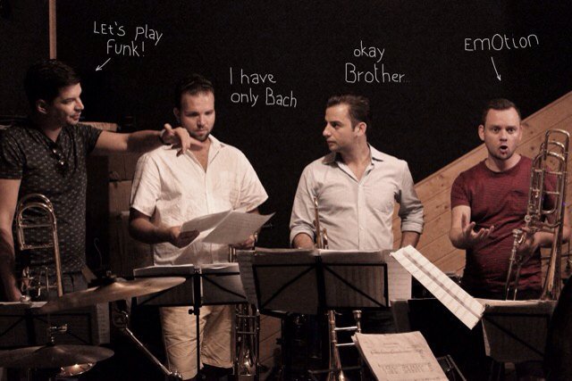 4bonesquartet's tweet photo. 😂✌️
@4bonesquartet #trombone #music #live https://t.co/wzaA10uodT