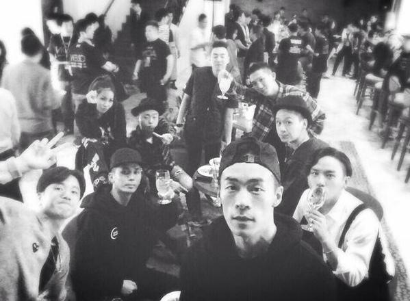 2NE1THROWBACK's tweet photo. 141018 - ambdxtss on Instagram: "#dancers with #cl #AONTOUR #lastconcert #afterparty" https://t.co/nkSiy1ZIHp
