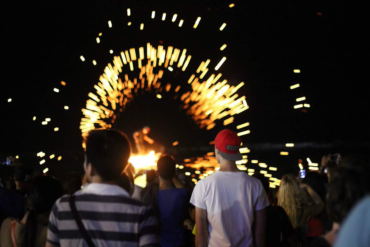 Herrick_7's tweet photo. Everyone loves watching fire, especially when it's being spun around.
#swingpoi #poi #firepoi #fire #flowarttv #flowarts #pyro #thaipoi https://t.co/4boCDKIiIe