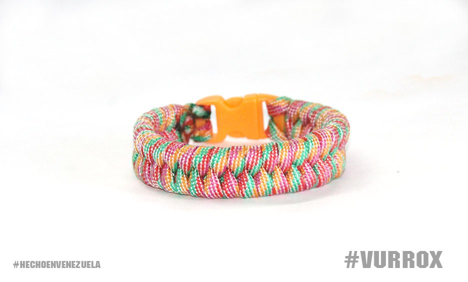 vurrox's tweet photo. ((((Brazalete Multicolor)))) 
Para los más grandes y pequeños de la casa. 
#Venezuela https://t.co/rNqcY7Czo4
