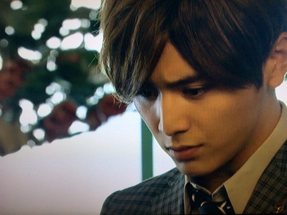 _yy9k's tweet photo. つい��の前まで（３月まで）中学生役やってた山田涼介が半年後には会社員？チャラリーマン？どんな突然変異なの？イケメンすぎる〜(ToT)/~~~ https://t.co/O2loAerBqC